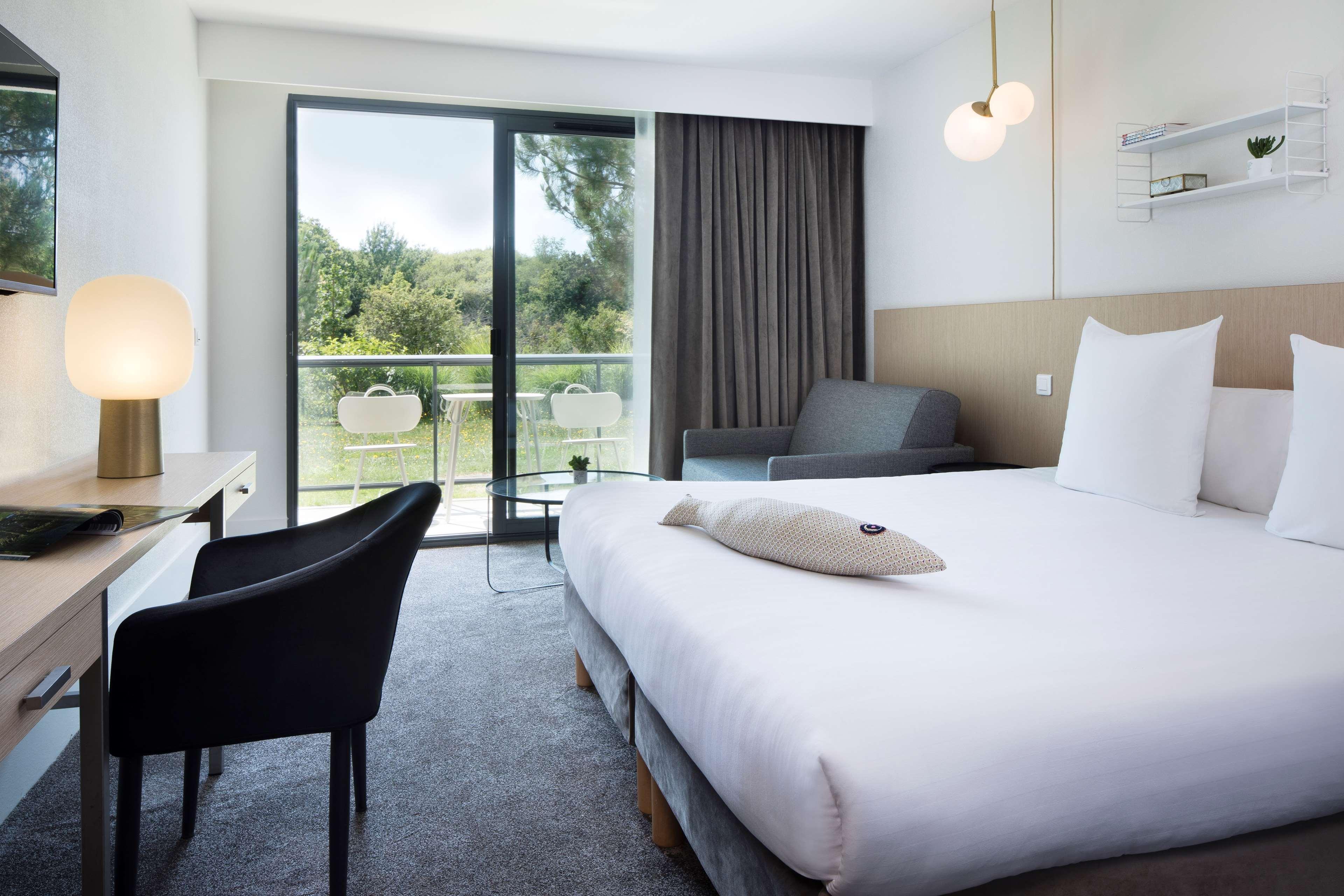 Best Western Plus Hotel Les Rives Du Ter Лармор-Плаж Екстер'єр фото